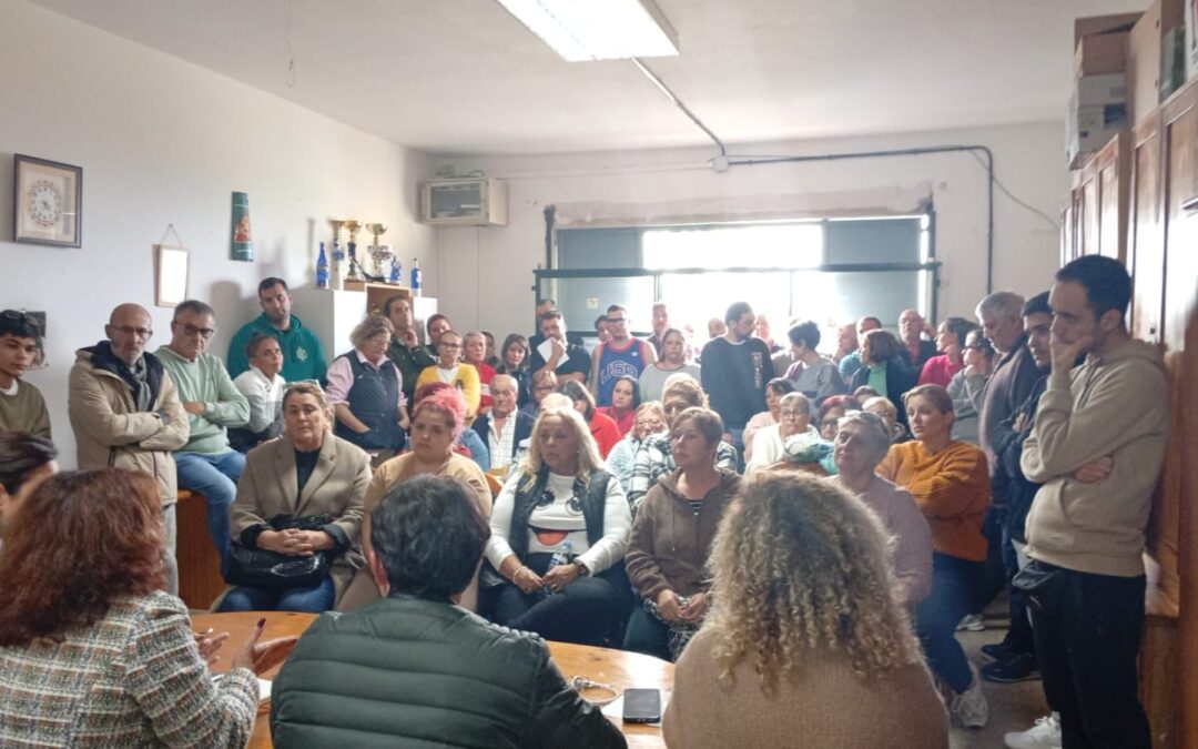 El Gobierno local se reúne con los vecinos y vecinas de Tagoro para mejorar la seguridad del barrio