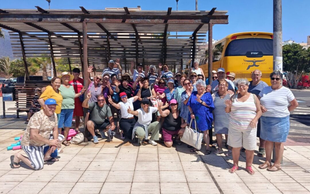El programa “Vamos a la playa” sigue potenciando la participación de mayores de Tacoronte