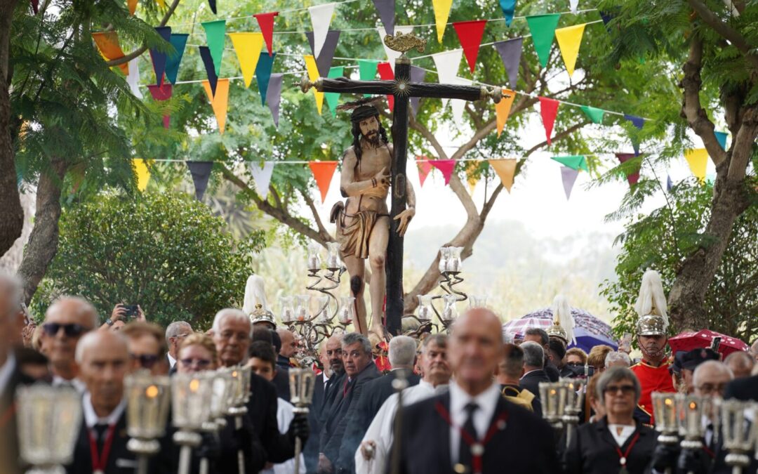 Miles de personas arropan al Cristo de Tacoronte en su día grande