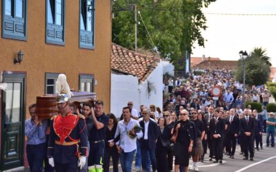 Tacoronte brinda a don Hermógenes Pérez Acosta una sentida y multitudinaria despedida