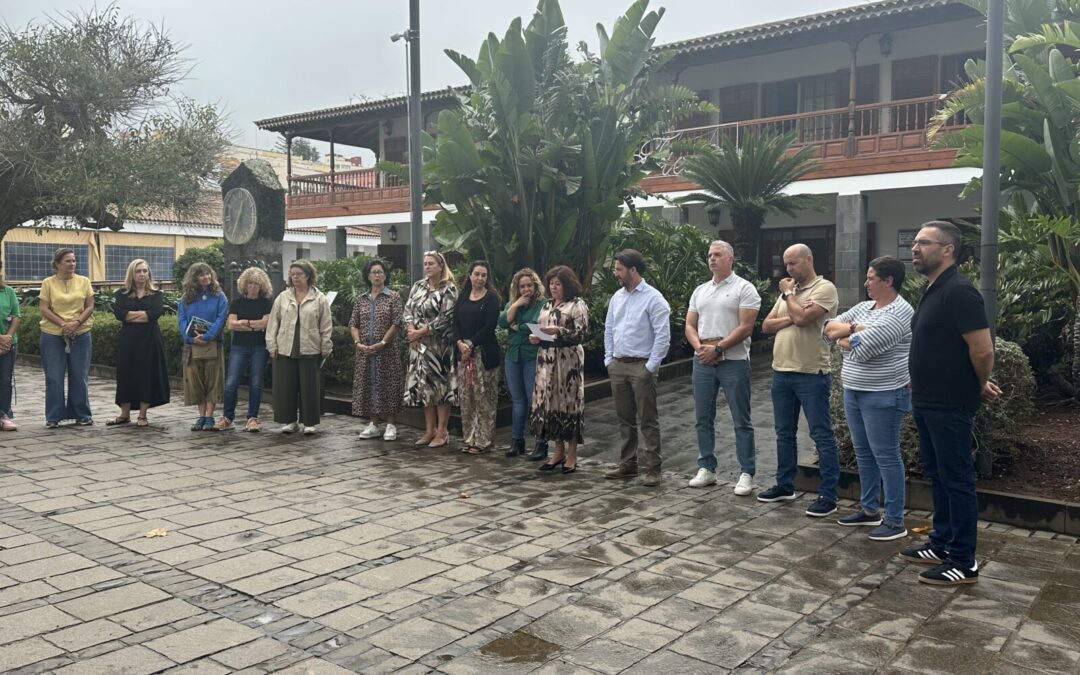 Tacoronte guarda un minuto de silencio en señal de condena por el último asesinato por violencia machista
