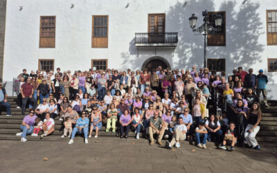 La concejala de Turismo recibe a un grupo de 150 personas de la parroquia de Santiago Apóstol de Los Realejos